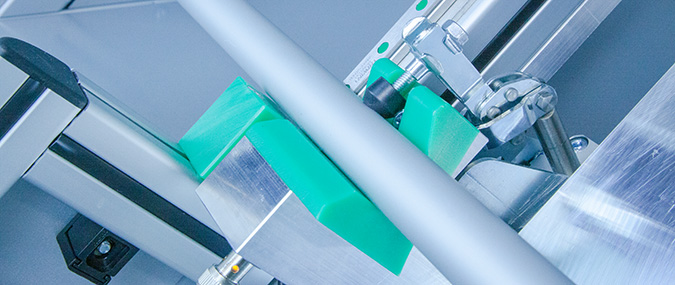 Automatisierte Fixierung des Prüflings in einem Elektromotorprüfstand der LSA | Automation Automatische Fixierung Prüfling Motorprüfstand | LSA GmbH Automation