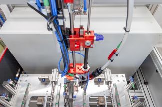 Schraubereinheit-Schraubautomat-automatische-Schraubenzufuehrung-LSA-Montageautomation